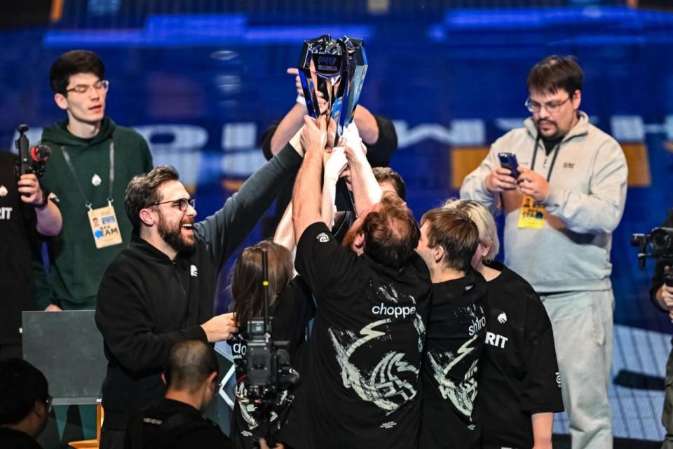 Xun 是对的！赵信的金枪没有掉落，Ertahan 带领团队冲向 JD Gaming 赢得了第一场比赛