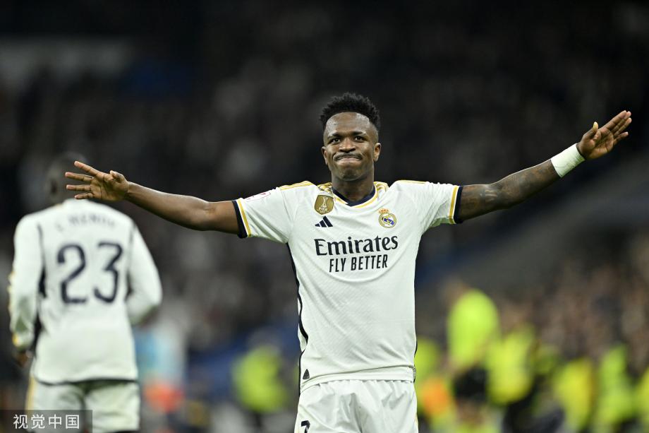 东契奇飞抵费城加入湖人！周一复出战76人 詹姆斯状态升级也有望回归（东契奇抵达费城加盟湖人！周一或复出战76人 詹姆斯状态提升同样有望回归）