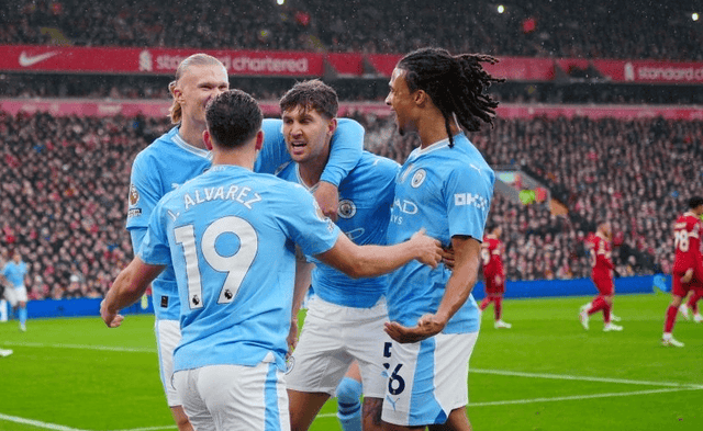 意大利赛车手罗西回忆马拉多纳：我曾单膝跪地亲吻他的左脚（意大利车手罗西忆马拉多纳：曾单膝跪地亲吻其左脚）